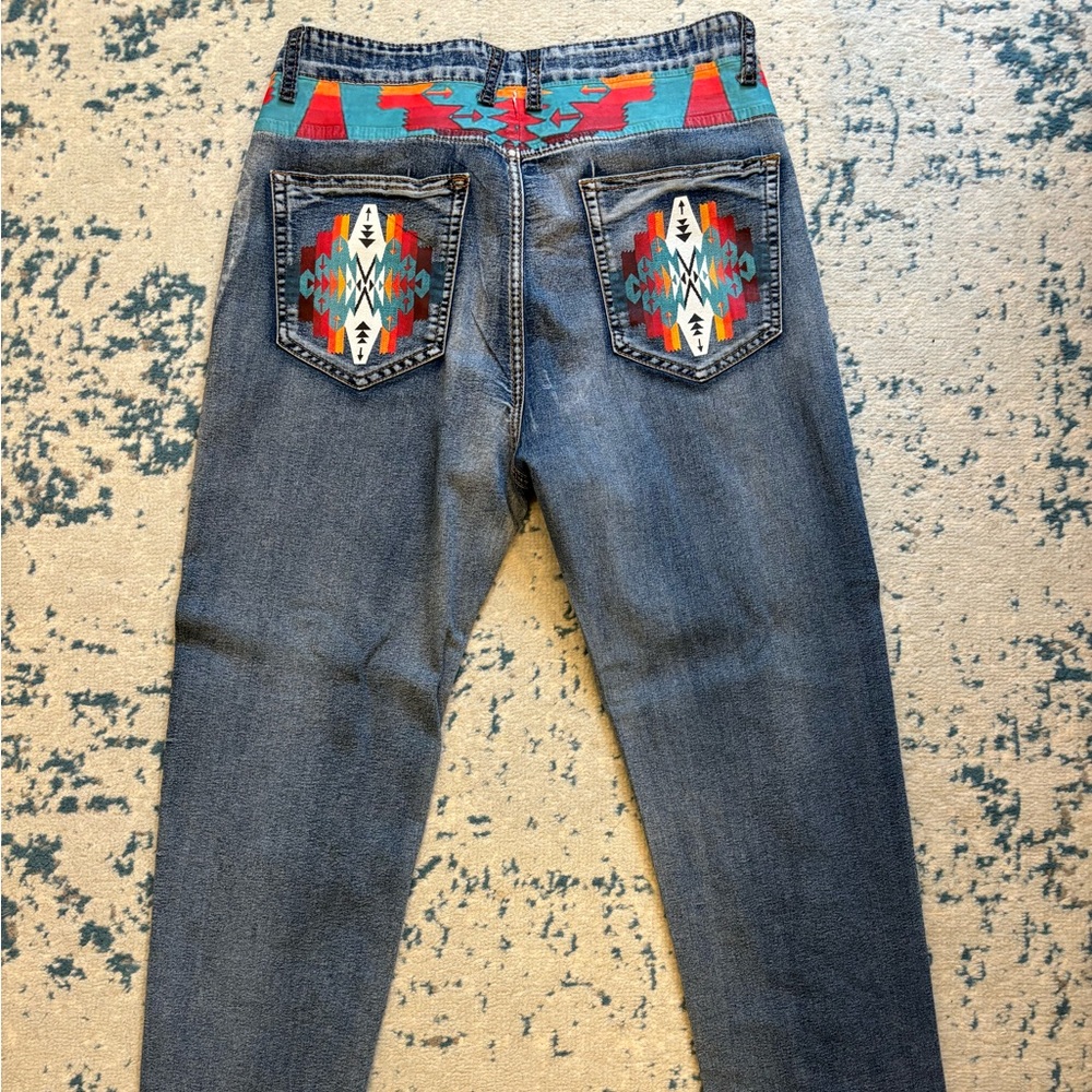 Women’s size 7/8 midrise, stretch, jeans boot cut.
